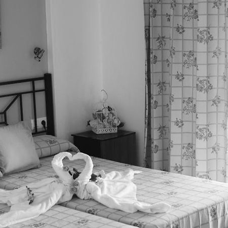 קוניל דה לה פרונטרה Hostal Malia מראה חיצוני תמונה