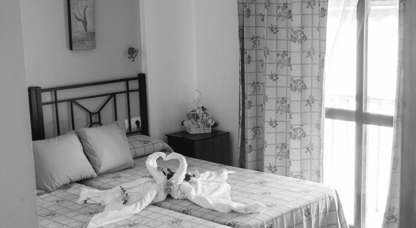 קוניל דה לה פרונטרה Hostal Malia מראה חיצוני תמונה