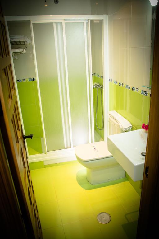 קוניל דה לה פרונטרה Hostal Malia מראה חיצוני תמונה