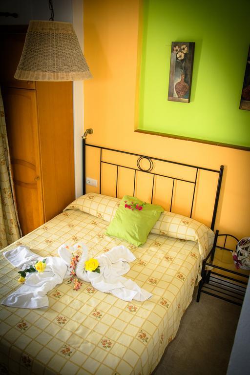 קוניל דה לה פרונטרה Hostal Malia מראה חיצוני תמונה