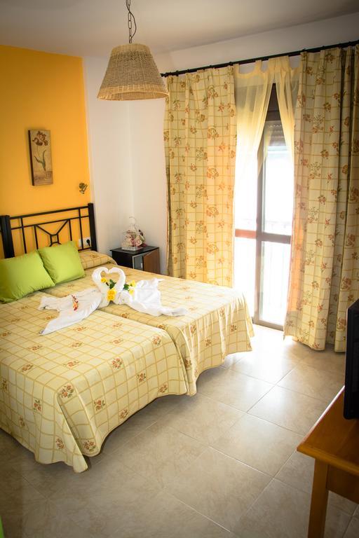 קוניל דה לה פרונטרה Hostal Malia מראה חיצוני תמונה
