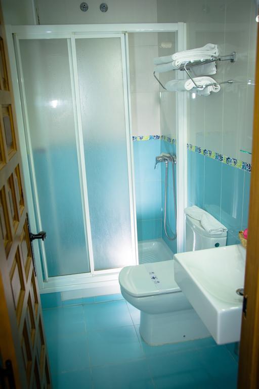 קוניל דה לה פרונטרה Hostal Malia מראה חיצוני תמונה