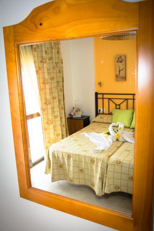 קוניל דה לה פרונטרה Hostal Malia מראה חיצוני תמונה