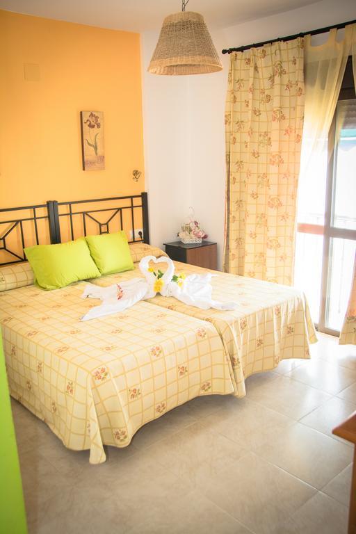 קוניל דה לה פרונטרה Hostal Malia מראה חיצוני תמונה